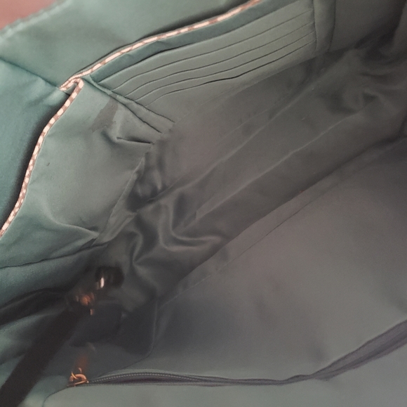 Stylish Travelon Anti-Theft Snakeskin print bag - Picture 8 of 10